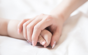 宝宝篇：新生儿需要喝水吗？母乳喂养可以不喝水？喝水是个大学问，育儿观念多变通